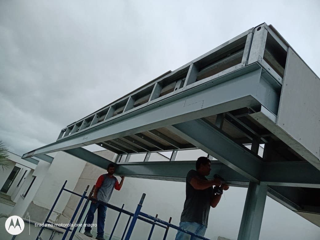 Estrutura de steel frame da ampliação da fachada